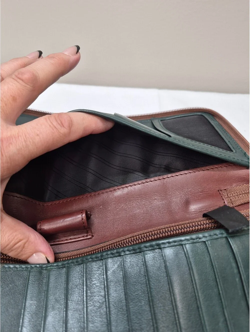 The Orvis Company Genuine Leather Zip-Around Wallet in Green and Brown B464